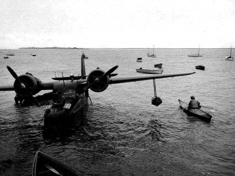 Bow-of-plane-and-eskimos-in-kayaks-vintage-old-photo Bow-of-plane-and-eskimos-in-kayaks-vintage-old-photo